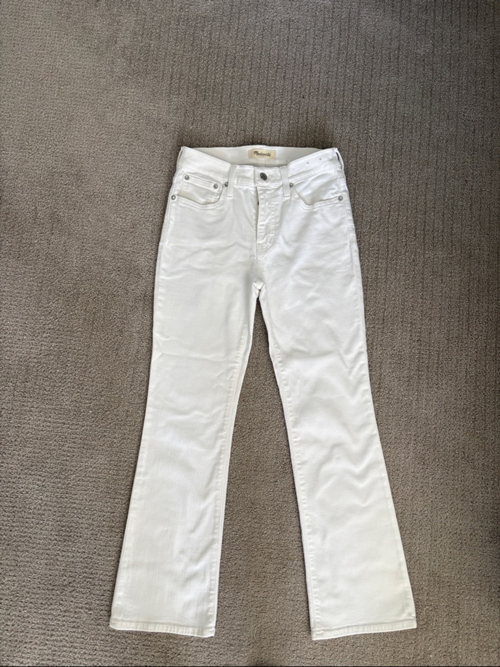 Madewell mid rise white kickout jeans. Size 26. New without tags.